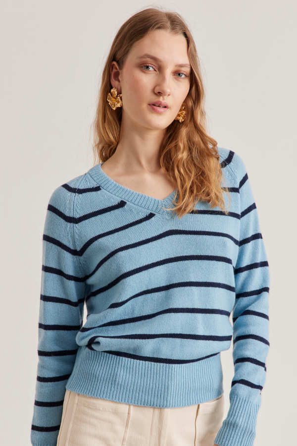 Adele V-neck, Bluebell Cashmere