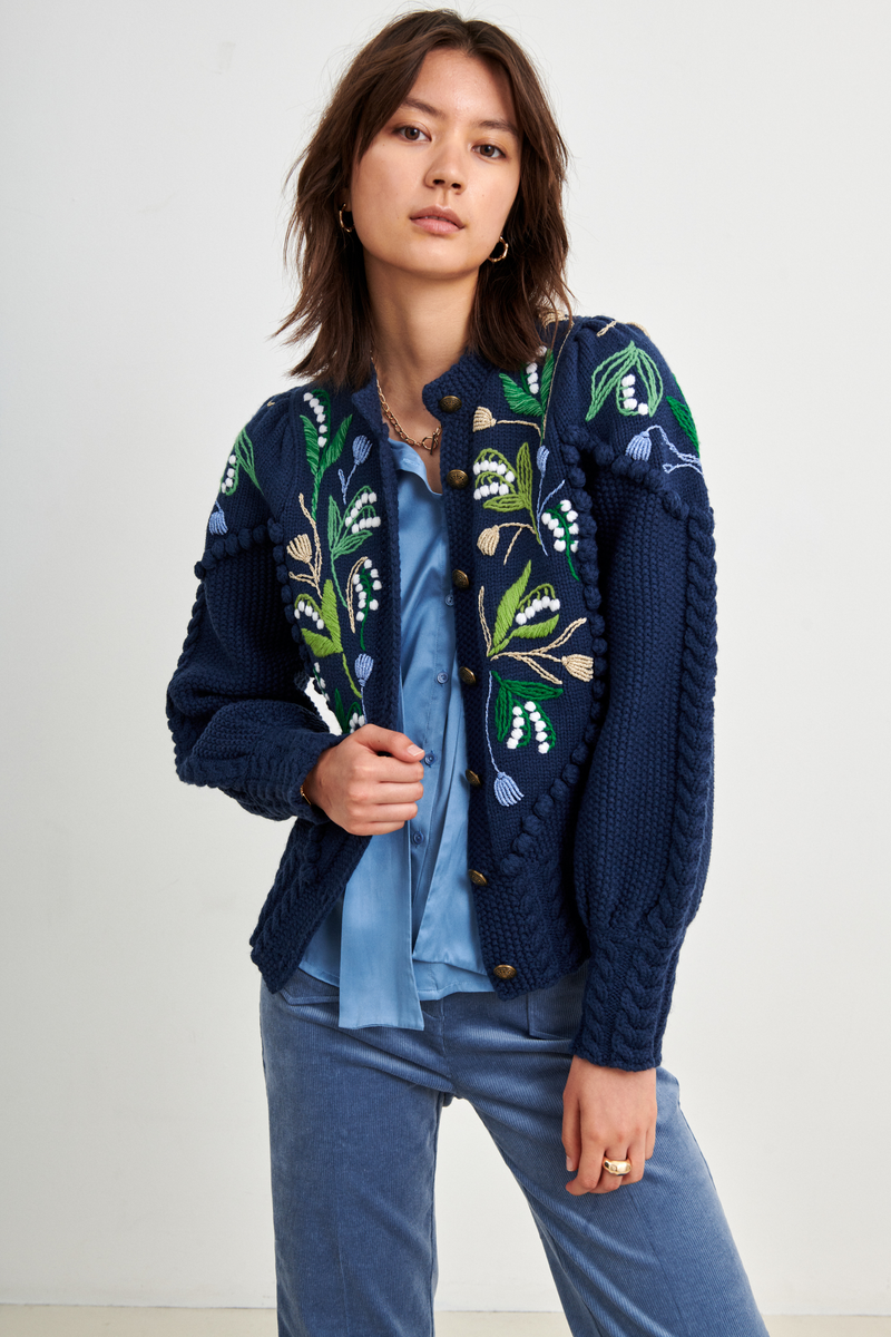 Holly Cardigan Lily of the Valley Navy – Line Markvardsen