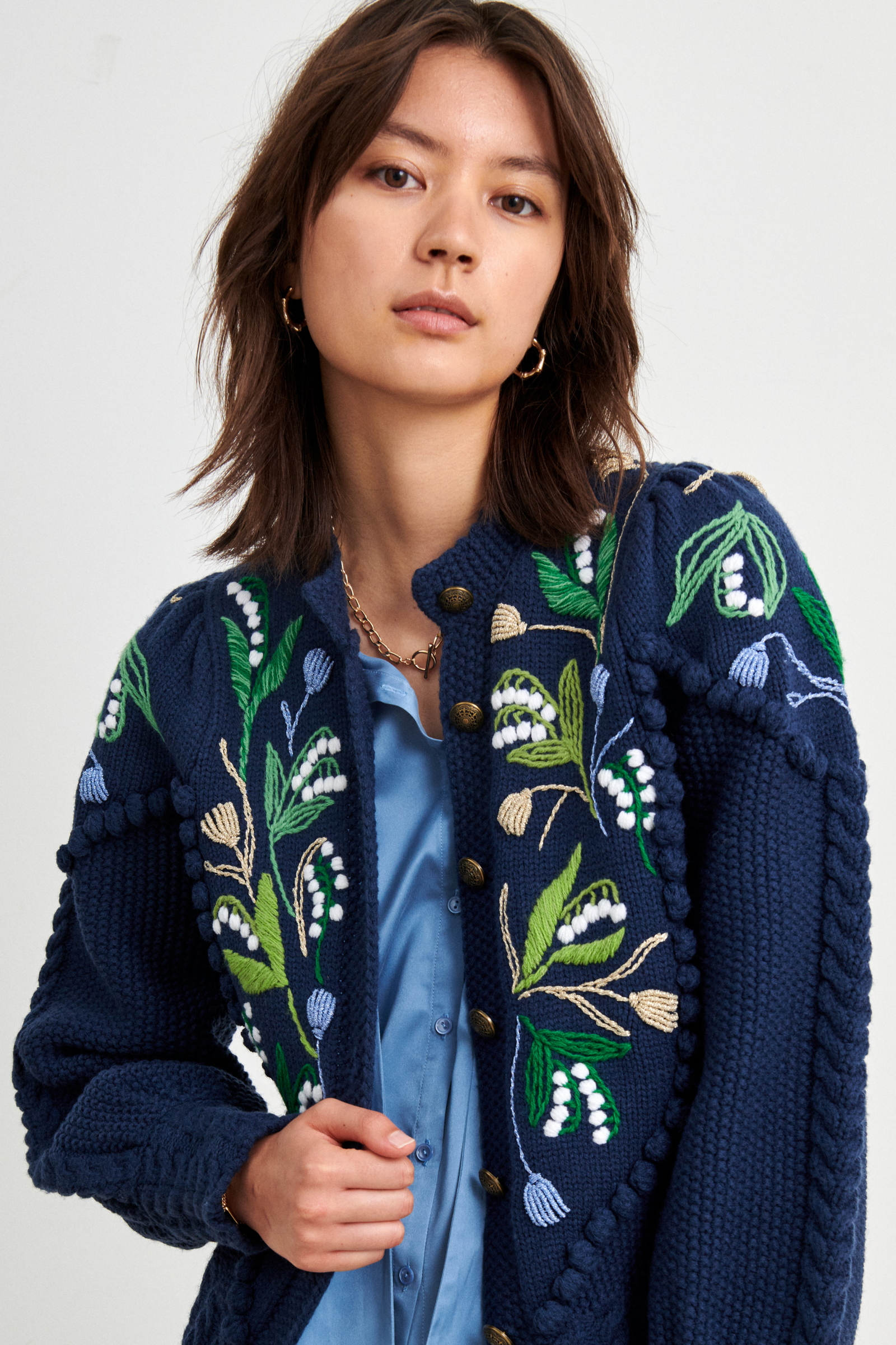 Holly Cardigan Lily of the Valley Navy – Line Markvardsen
